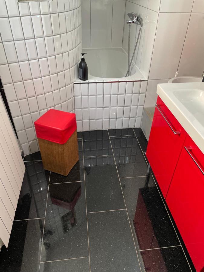 Simple Room In Luxembourg City Esterno foto
