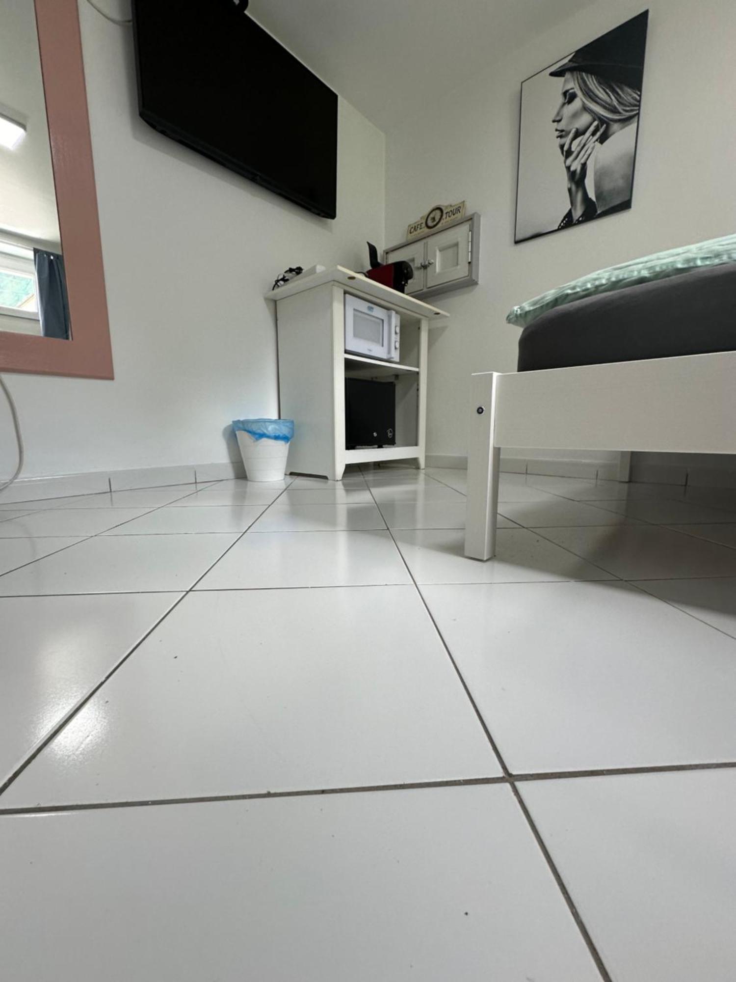 Simple Room In Luxembourg City Esterno foto