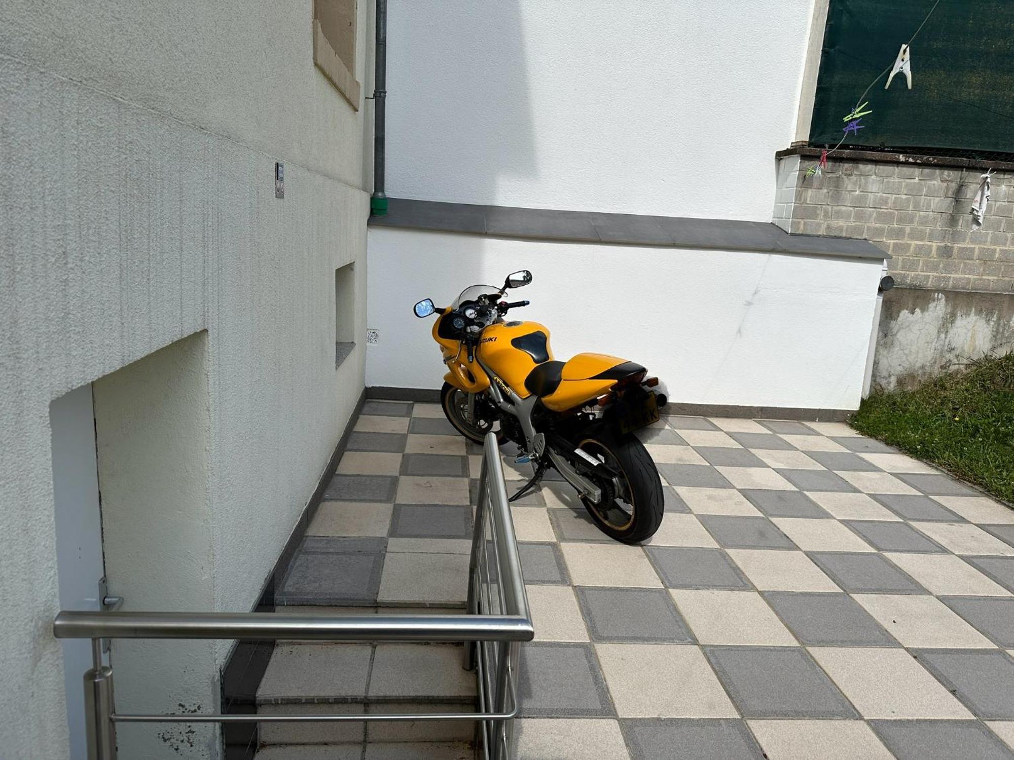 Simple Room In Luxembourg City Esterno foto