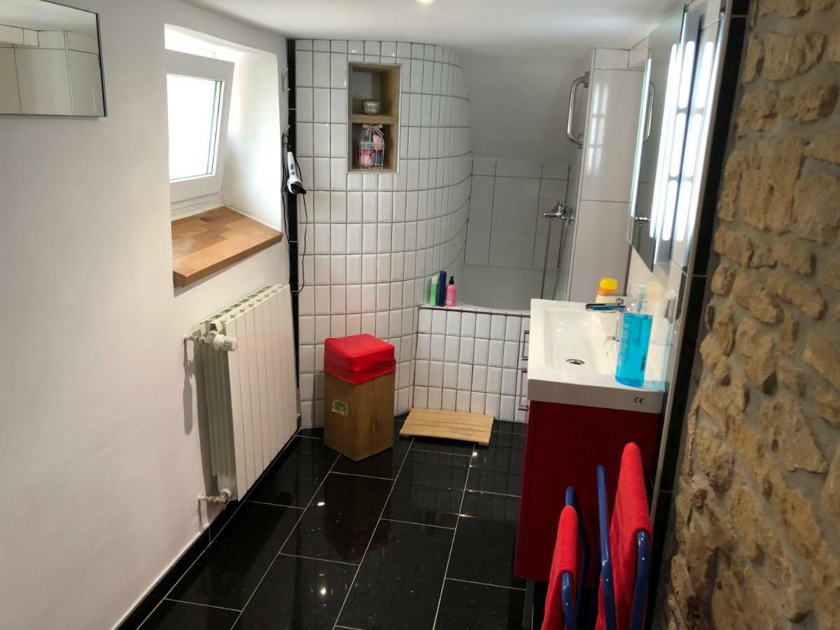Simple Room In Luxembourg City Esterno foto